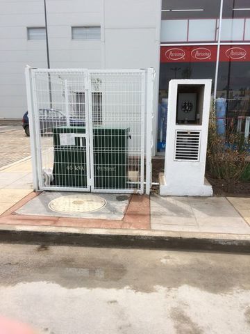 SUBESTACIÓN DE PEDESTAL CON REJA DE PROTECCIÓN Y NICHO PARA EQUIPO DE MEDICIÓN Y PARA INTERRUPTOR TERMOMÁGNETICO GENERAL