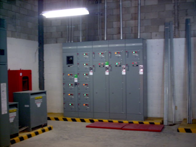 ARREGLO DE TABLEROS ELÉCTRICOS