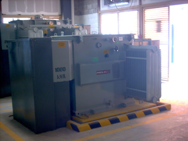 TRANSFORMADOR INSTALADO EN CUARTO ELÉCTRICO